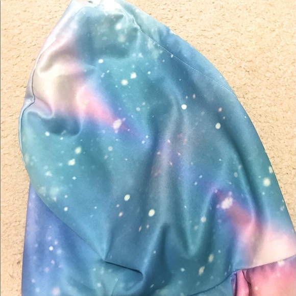 EUC THIS IS A SUPER CUTE&COMFY&SILKY FEEL TYE DYE LONGSLEEVE BOUTIQUE HOODIE!!! - Picture 3 of 6